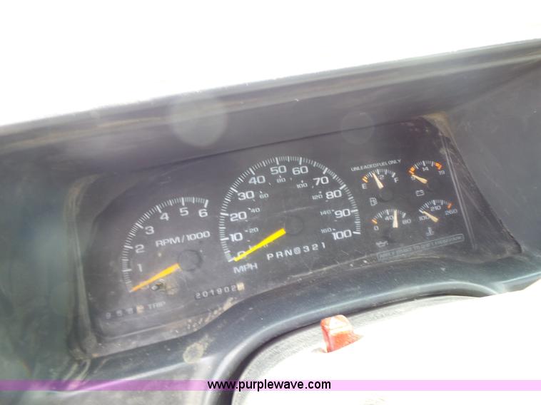 image for item L6232 2000 Chevrolet 3500 Crew Cab utility truck