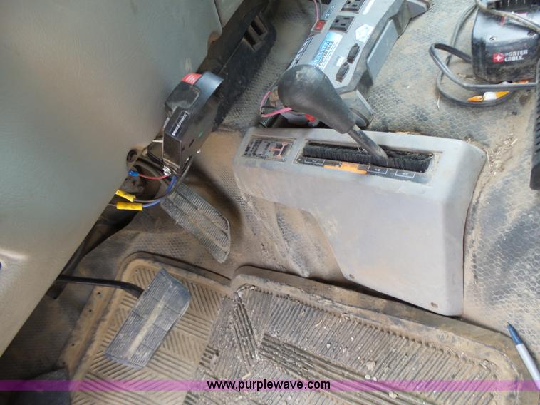 image for item L6232 2000 Chevrolet 3500 Crew Cab utility truck