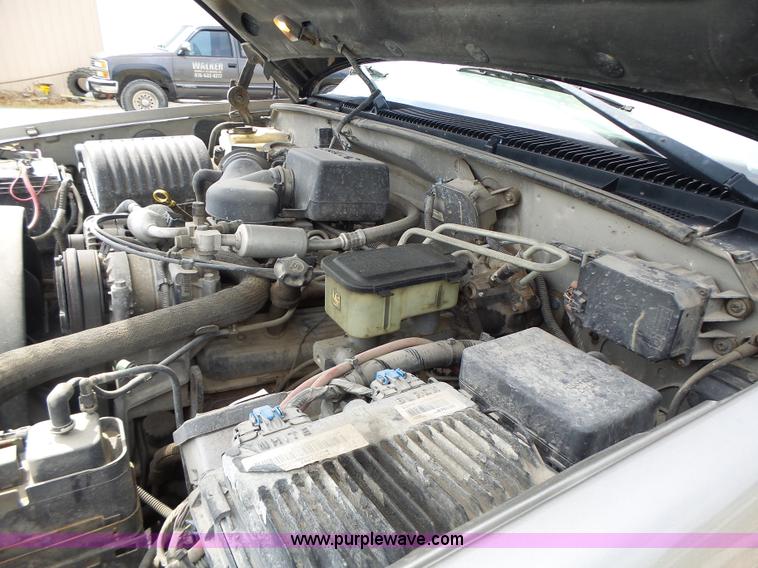 image for item L6232 2000 Chevrolet 3500 Crew Cab utility truck