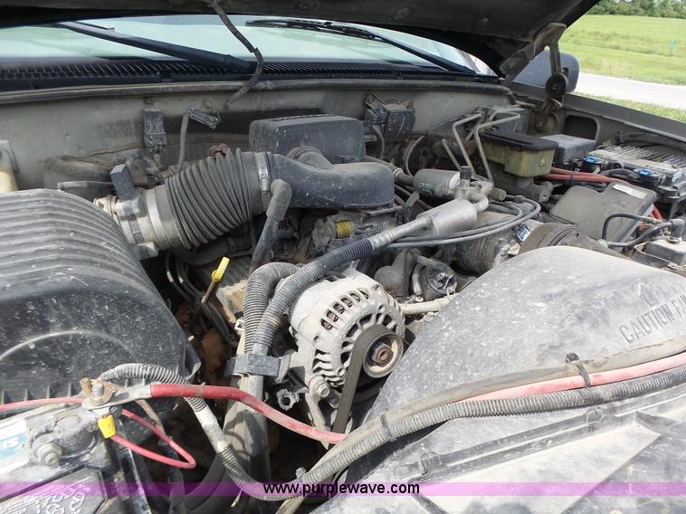 image for item L6232 2000 Chevrolet 3500 Crew Cab utility truck