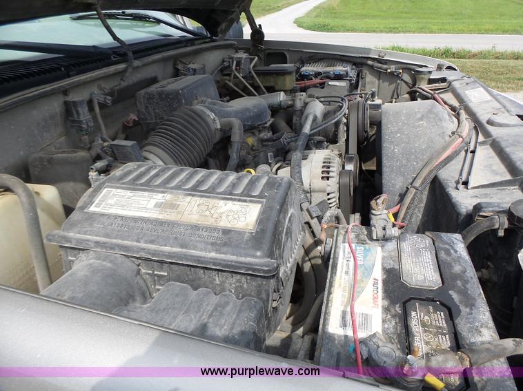 image for item L6232 2000 Chevrolet 3500 Crew Cab utility truck