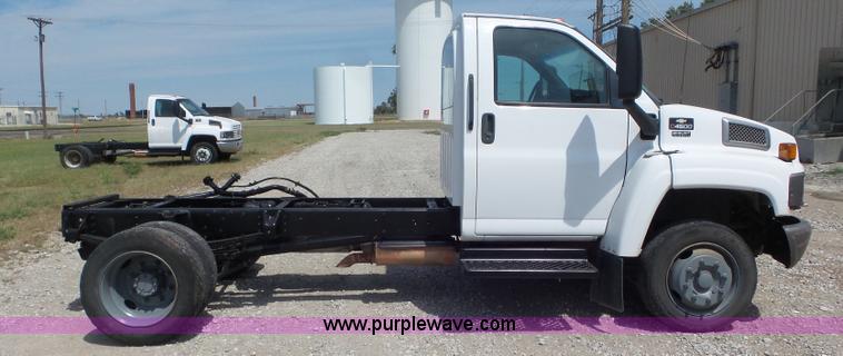 image for item L6960 2008 Chevrolet C4500 truck cab and chassis