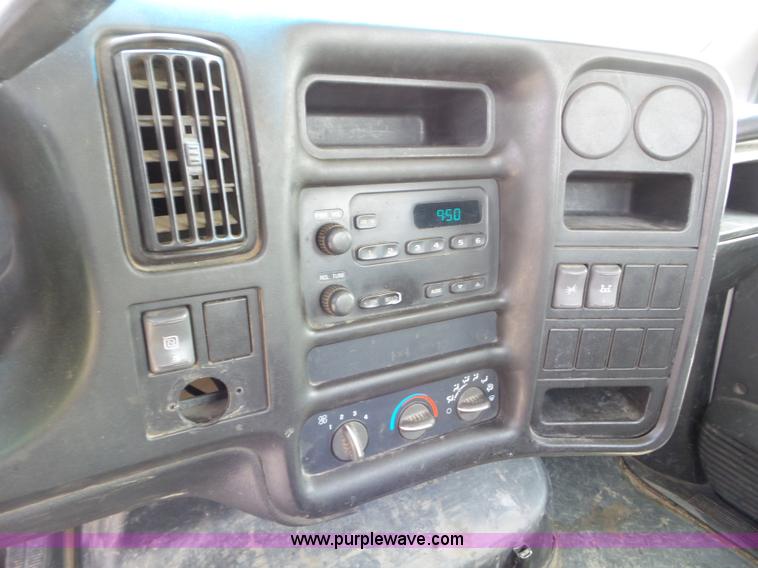 image for item L6960 2008 Chevrolet C4500 truck cab and chassis