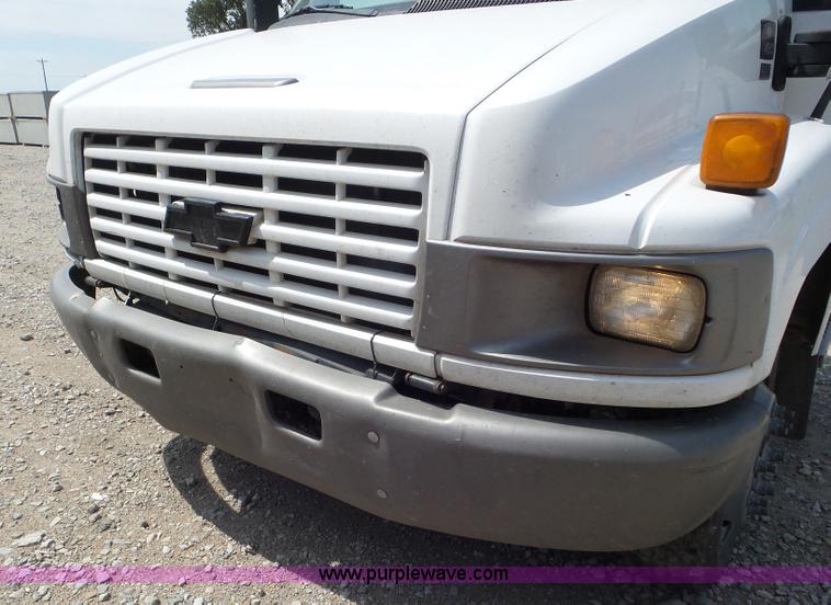 image for item L6960 2008 Chevrolet C4500 truck cab and chassis