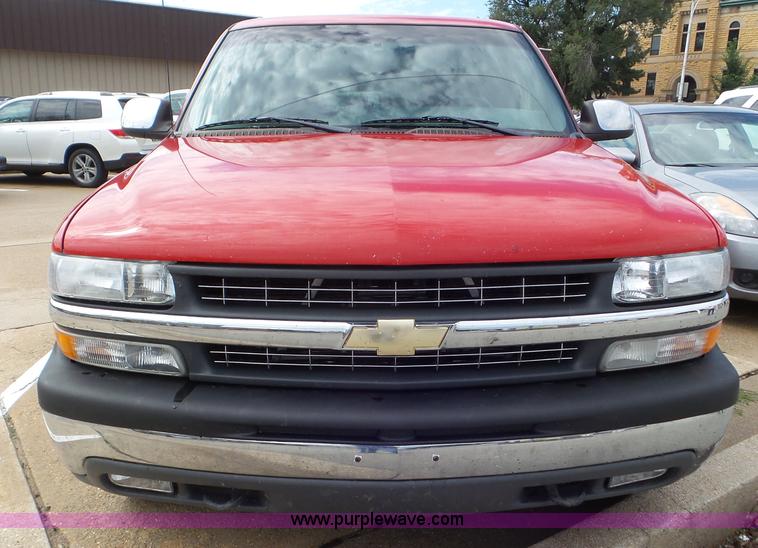 image for item L6977 2002 Chevrolet Silverado 1500 Ext. Cab pickup truck