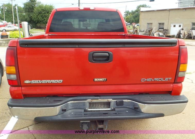 image for item L6977 2002 Chevrolet Silverado 1500 Ext. Cab pickup truck
