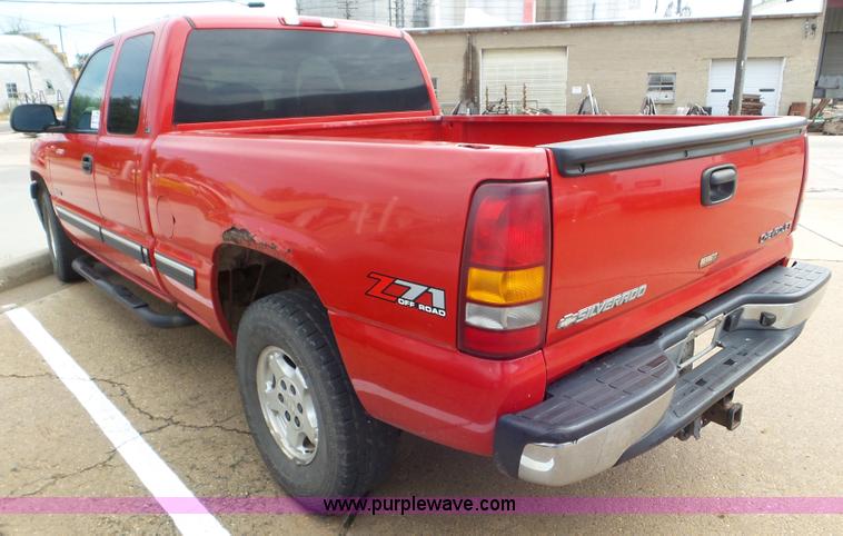 image for item L6977 2002 Chevrolet Silverado 1500 Ext. Cab pickup truck