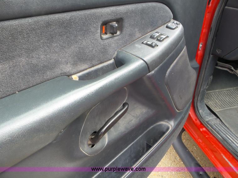 image for item L6977 2002 Chevrolet Silverado 1500 Ext. Cab pickup truck