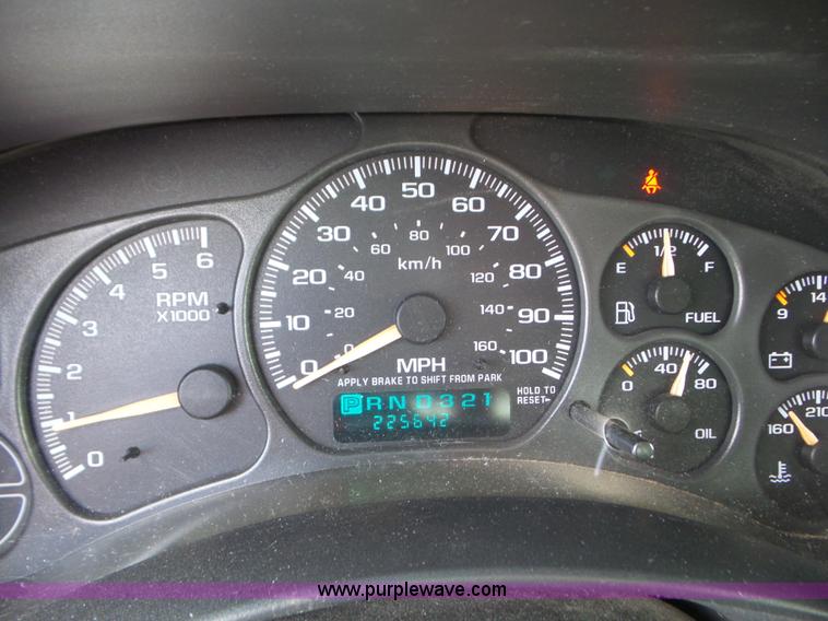 image for item L6977 2002 Chevrolet Silverado 1500 Ext. Cab pickup truck