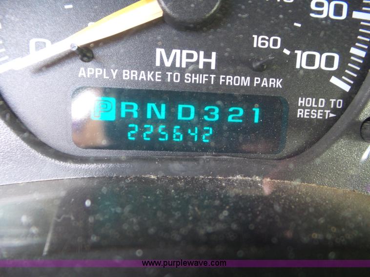 image for item L6977 2002 Chevrolet Silverado 1500 Ext. Cab pickup truck