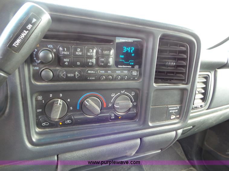 image for item L6977 2002 Chevrolet Silverado 1500 Ext. Cab pickup truck