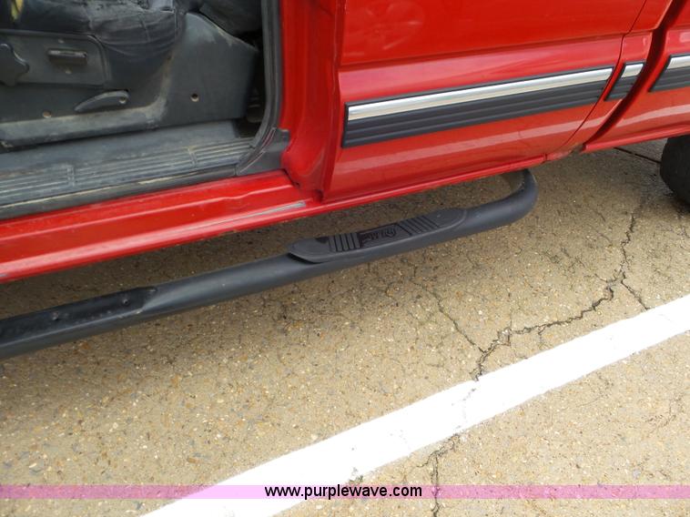 image for item L6977 2002 Chevrolet Silverado 1500 Ext. Cab pickup truck