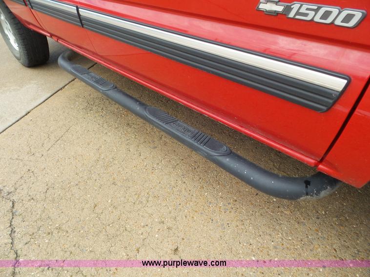 image for item L6977 2002 Chevrolet Silverado 1500 Ext. Cab pickup truck