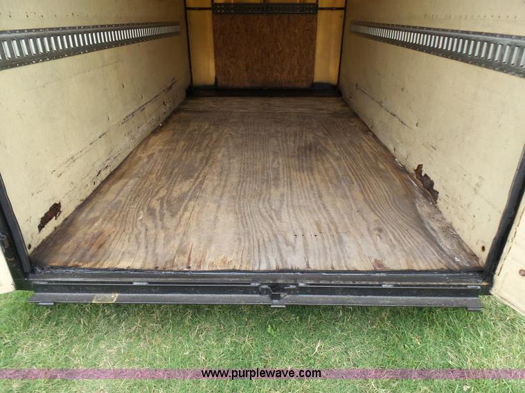 image for item N9462 1998 Blair enclosed cargo trailer