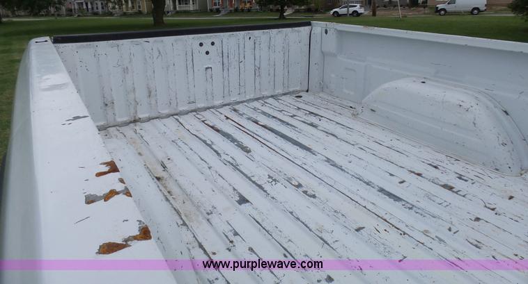 image for item N9465 2004 GMC Sierra 2500HD Ext. Cab pickup truck