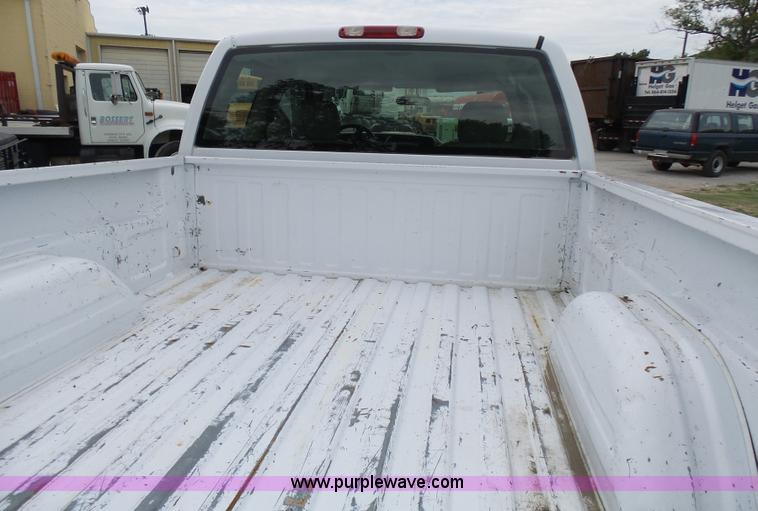 image for item N9465 2004 GMC Sierra 2500HD Ext. Cab pickup truck