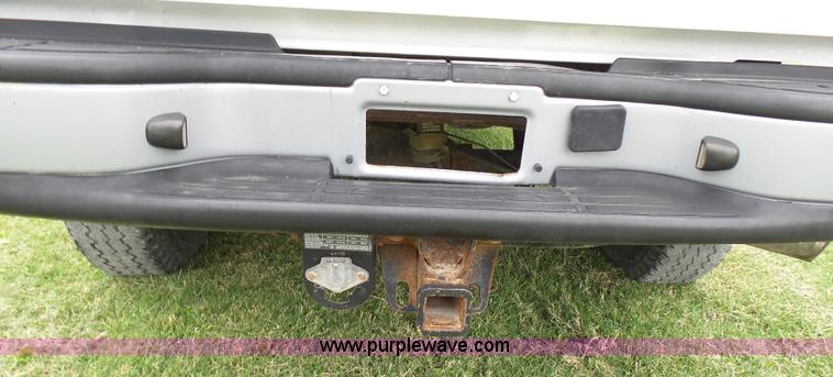 image for item N9465 2004 GMC Sierra 2500HD Ext. Cab pickup truck