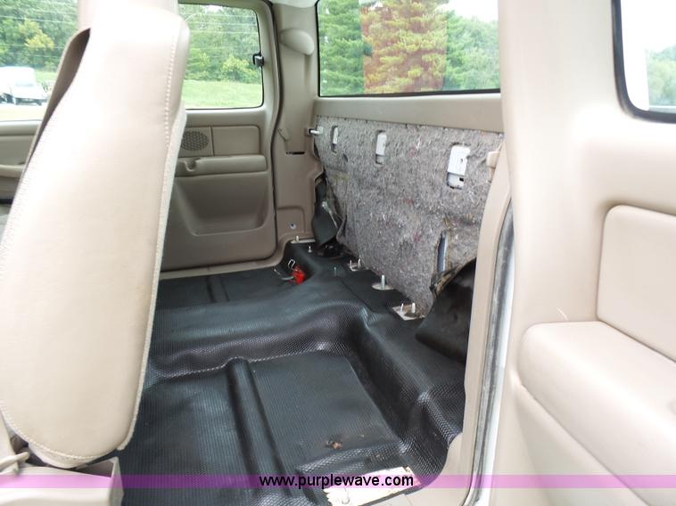 image for item N9465 2004 GMC Sierra 2500HD Ext. Cab pickup truck