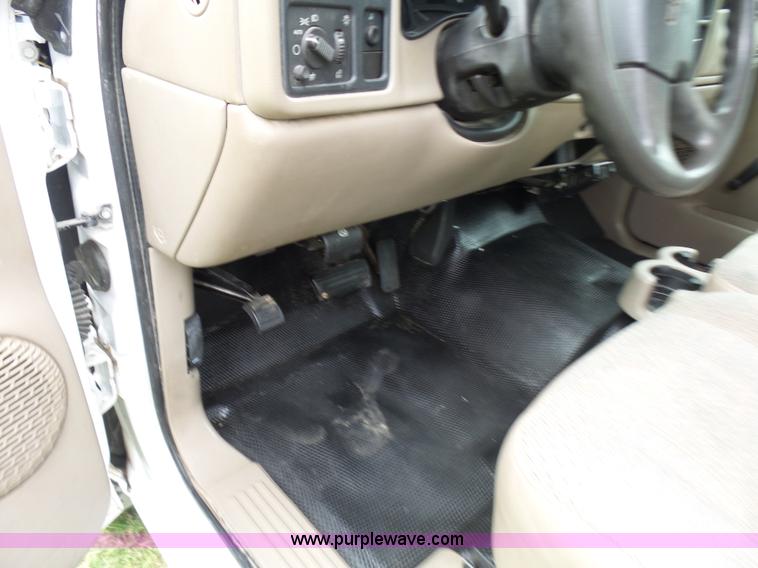 image for item N9465 2004 GMC Sierra 2500HD Ext. Cab pickup truck