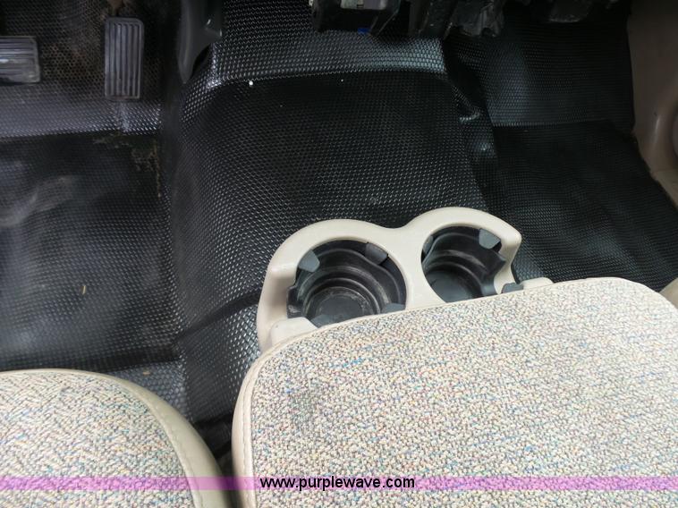 image for item N9465 2004 GMC Sierra 2500HD Ext. Cab pickup truck