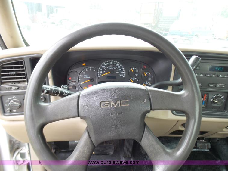 image for item N9465 2004 GMC Sierra 2500HD Ext. Cab pickup truck