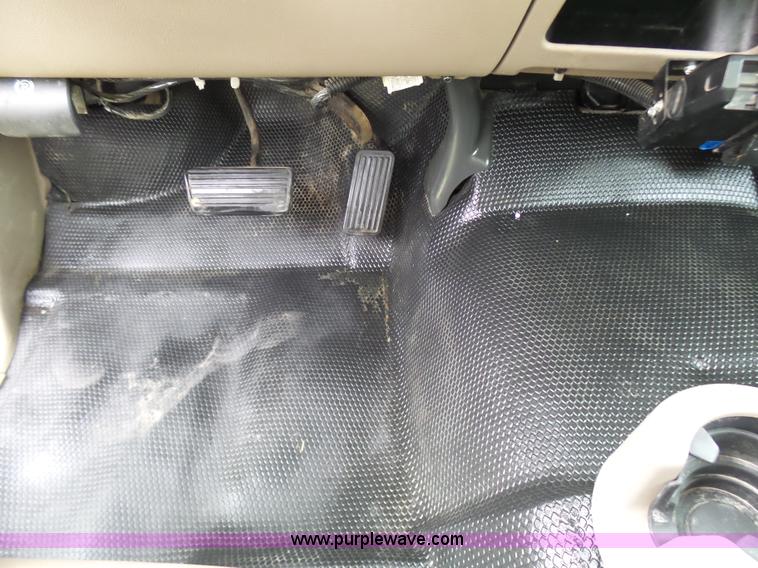 image for item N9465 2004 GMC Sierra 2500HD Ext. Cab pickup truck