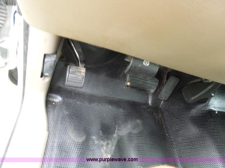 image for item N9465 2004 GMC Sierra 2500HD Ext. Cab pickup truck