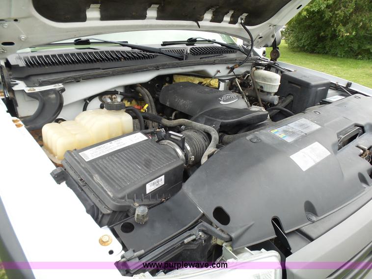 image for item N9465 2004 GMC Sierra 2500HD Ext. Cab pickup truck