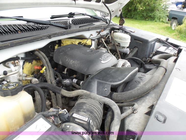 image for item N9465 2004 GMC Sierra 2500HD Ext. Cab pickup truck