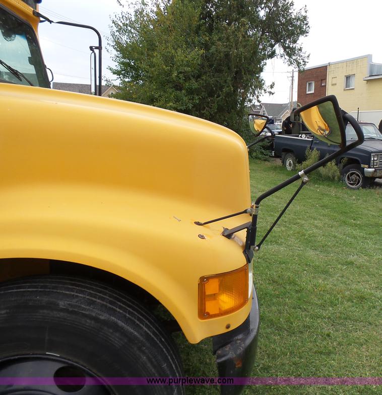 image for item N9467 1990 International 3700 bus