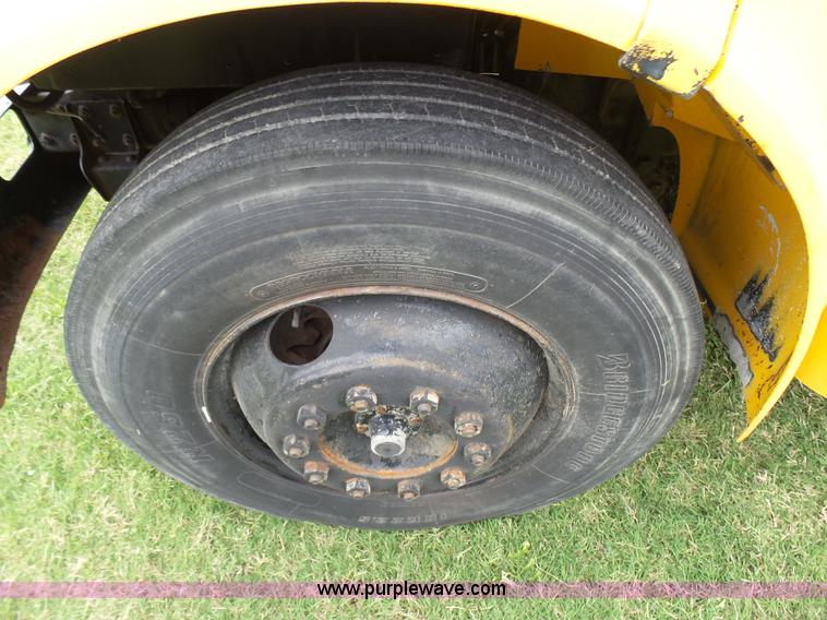 image for item N9467 1990 International 3700 bus