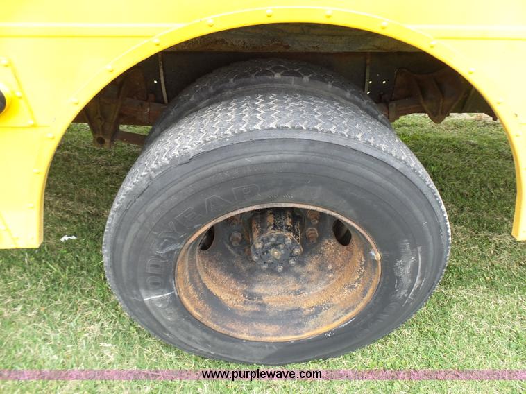 image for item N9467 1990 International 3700 bus