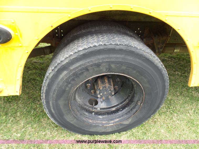 image for item N9467 1990 International 3700 bus