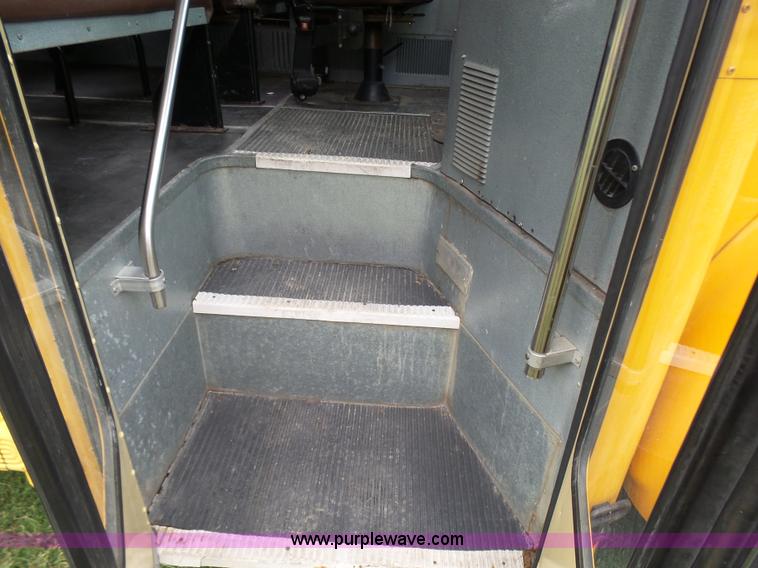 image for item N9467 1990 International 3700 bus