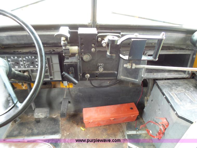 image for item N9467 1990 International 3700 bus