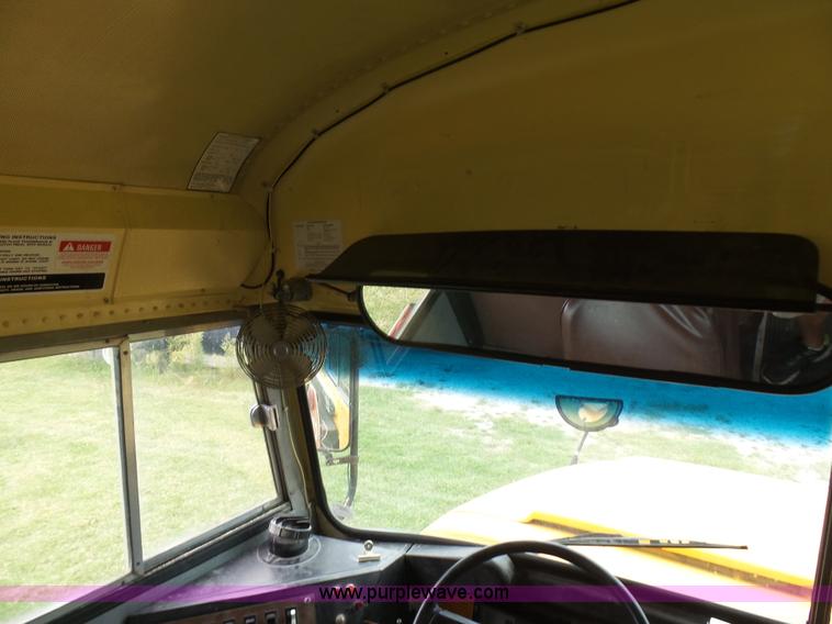 image for item N9467 1990 International 3700 bus