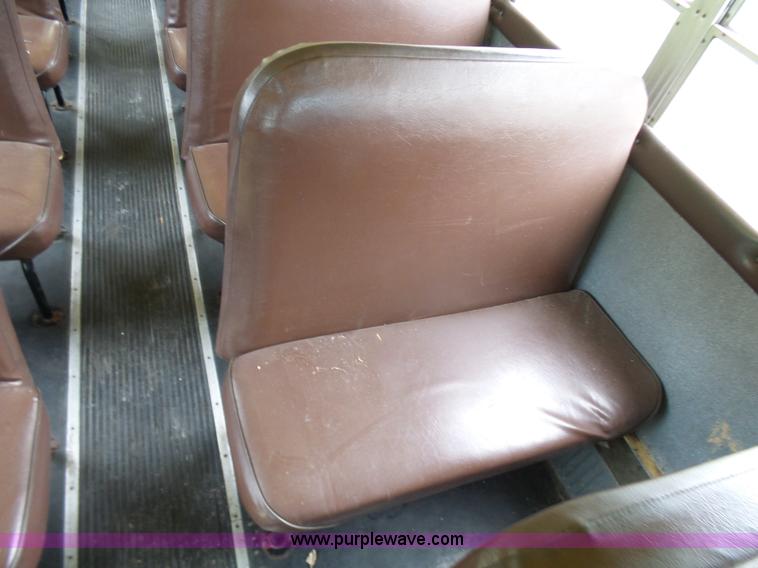 image for item N9467 1990 International 3700 bus