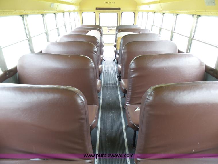 image for item N9467 1990 International 3700 bus