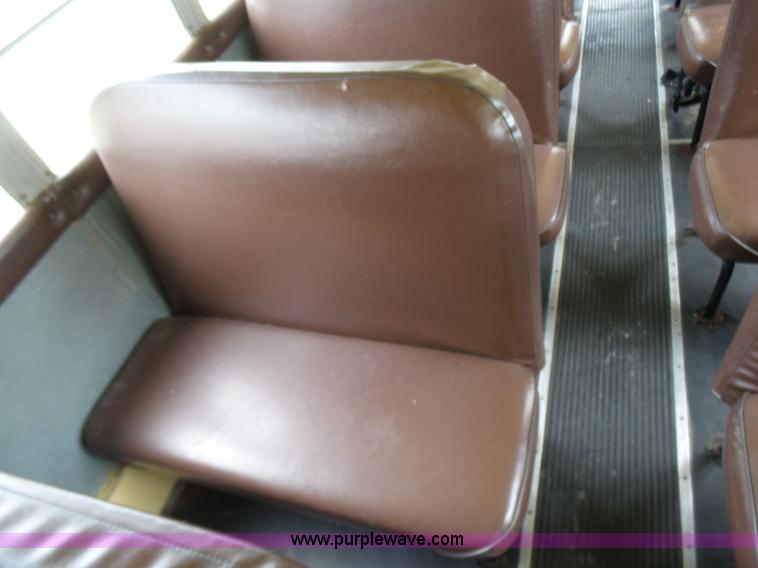 image for item N9467 1990 International 3700 bus