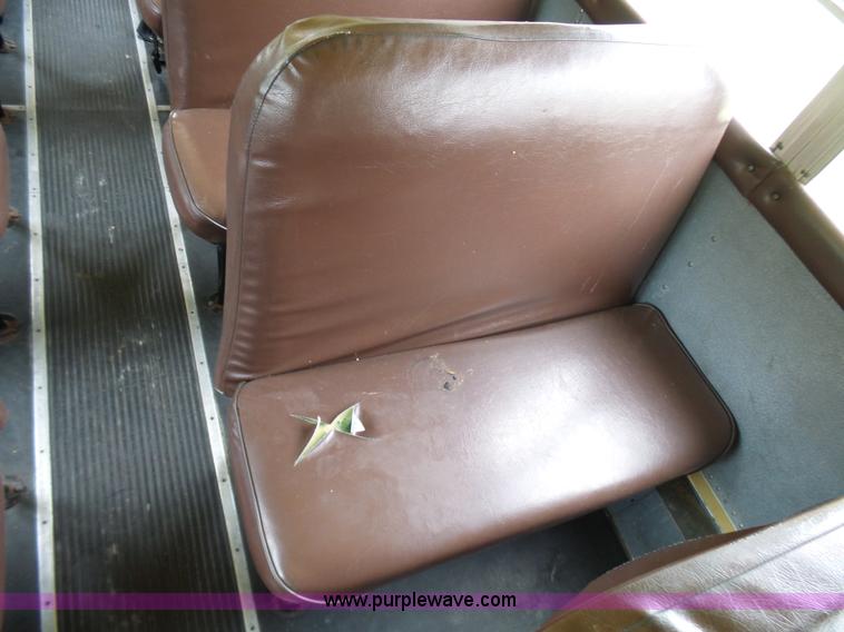 image for item N9467 1990 International 3700 bus