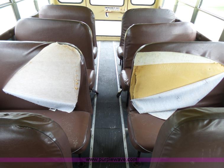 image for item N9467 1990 International 3700 bus