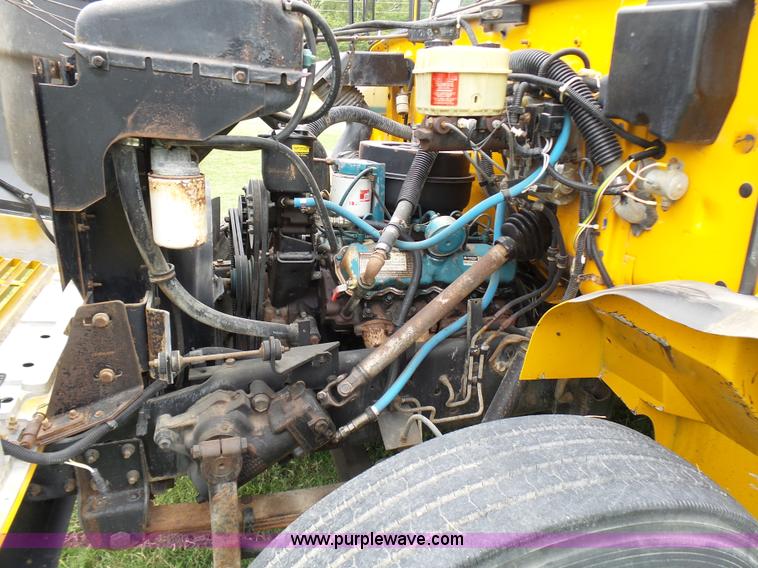 image for item N9467 1990 International 3700 bus