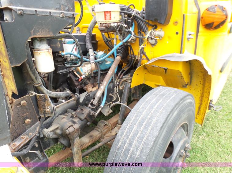 image for item N9467 1990 International 3700 bus