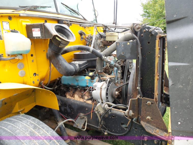 image for item N9467 1990 International 3700 bus