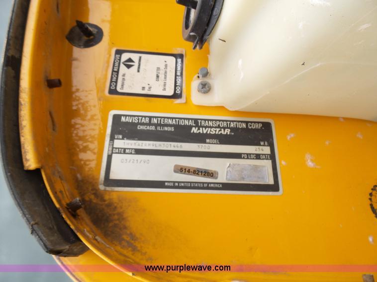 image for item N9467 1990 International 3700 bus