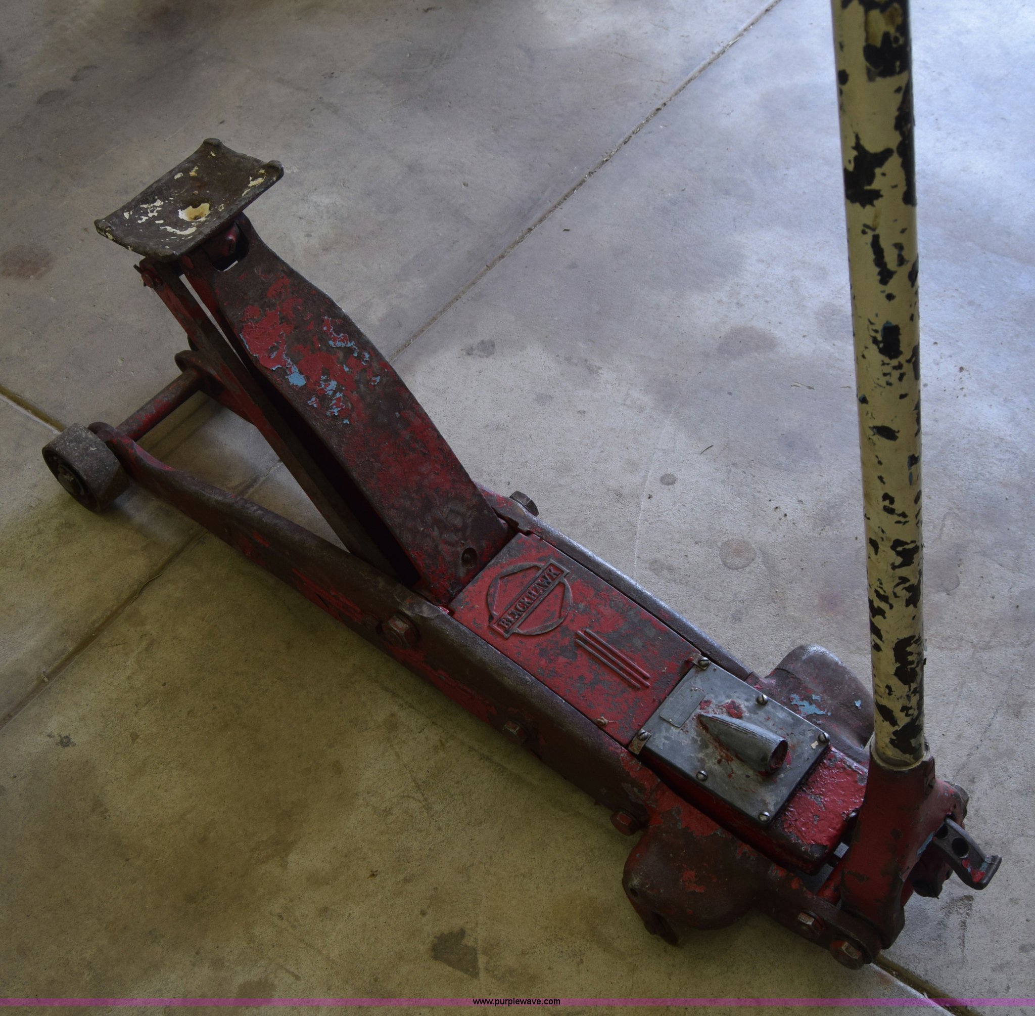 Blackhawk floor jack in Wichita, KS Item AS9648 sold Purple Wave