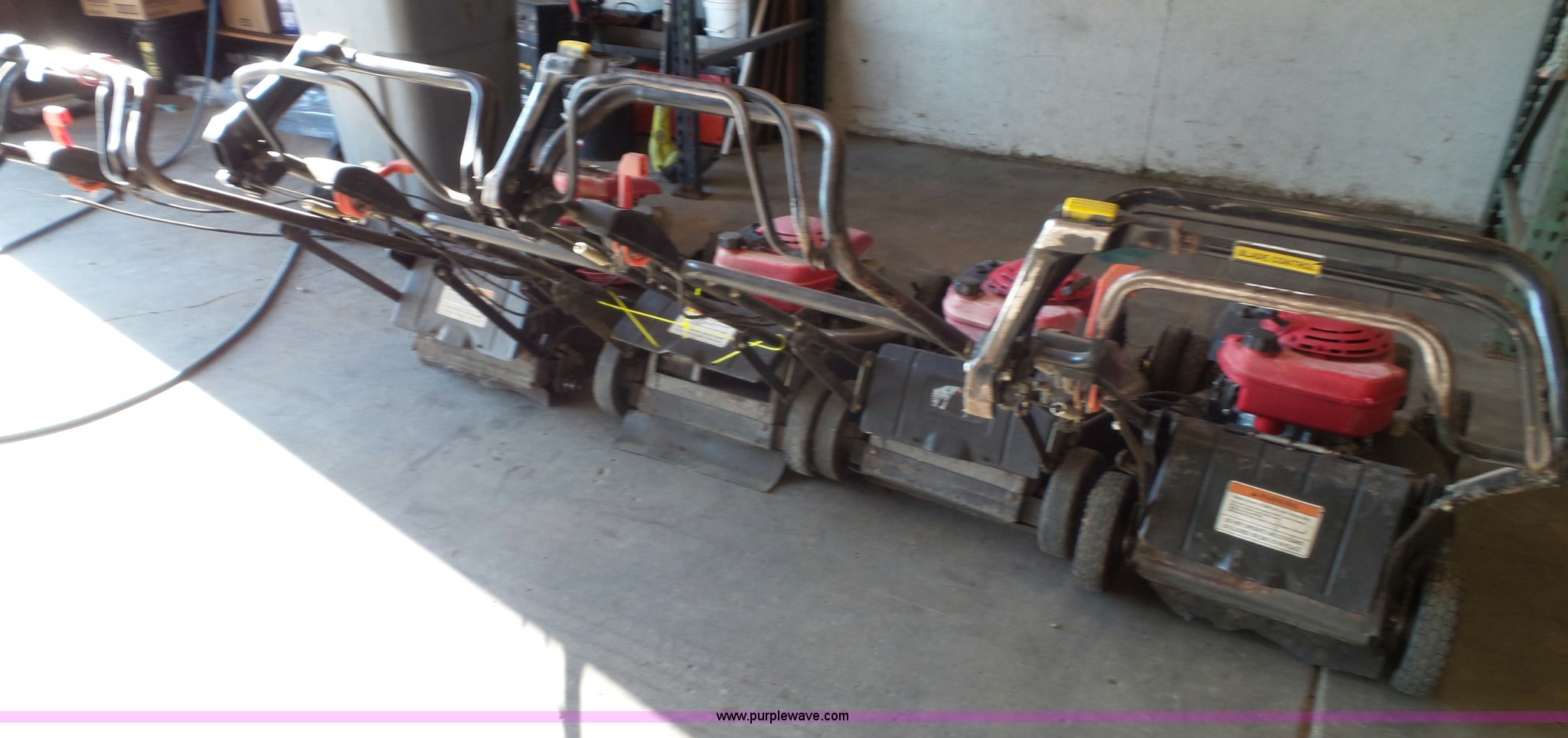 (4) Honda HRC lawn mowers in Topeka, KS Item CD9051 sold Purple Wave