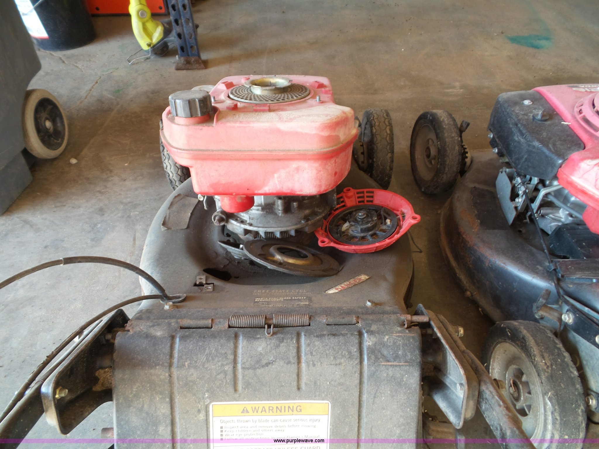 (4) Honda HRC lawn mowers in Topeka, KS Item CD9051 sold Purple Wave