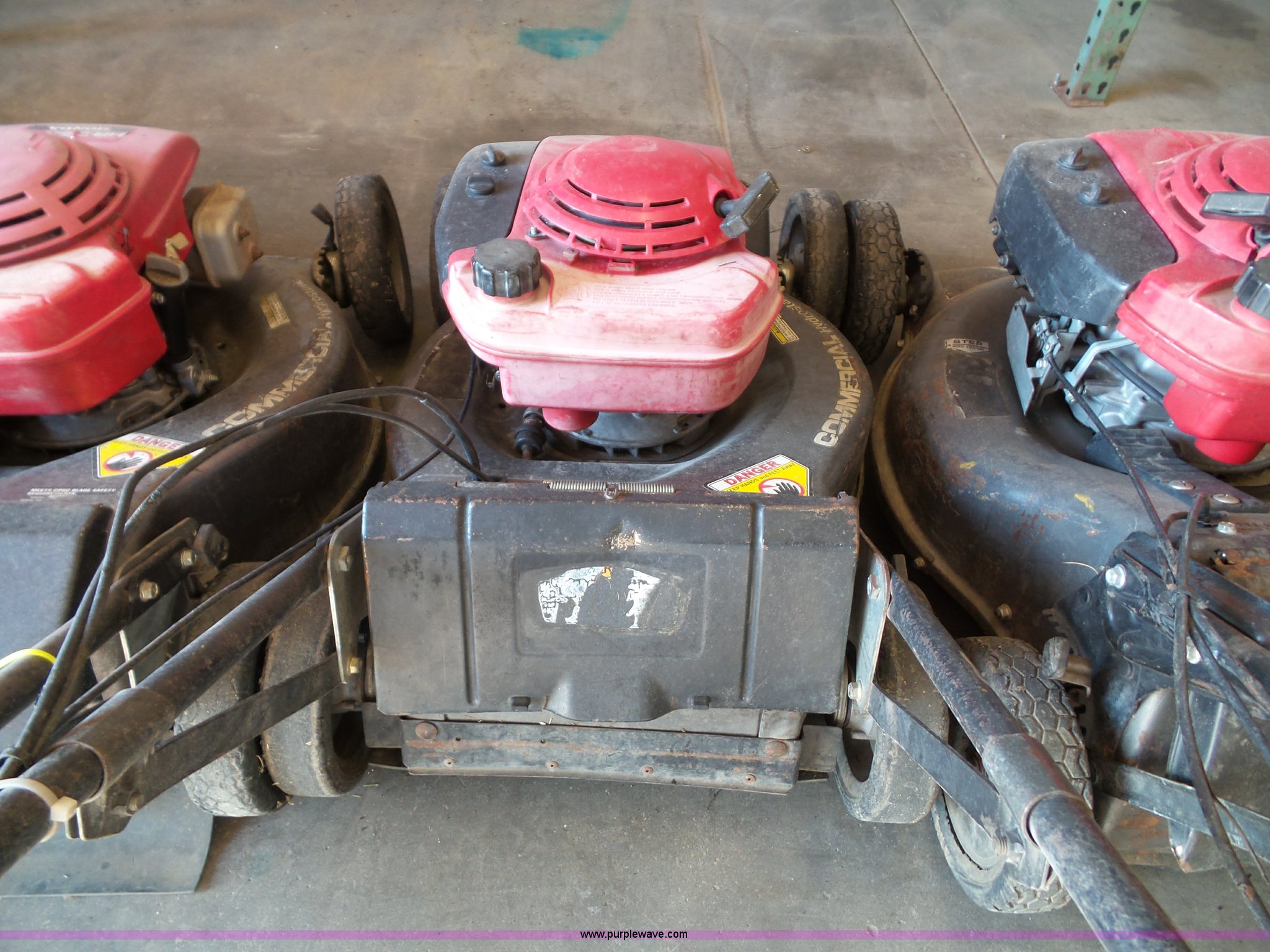 (4) Honda HRC lawn mowers in Topeka, KS Item CD9051 sold Purple Wave