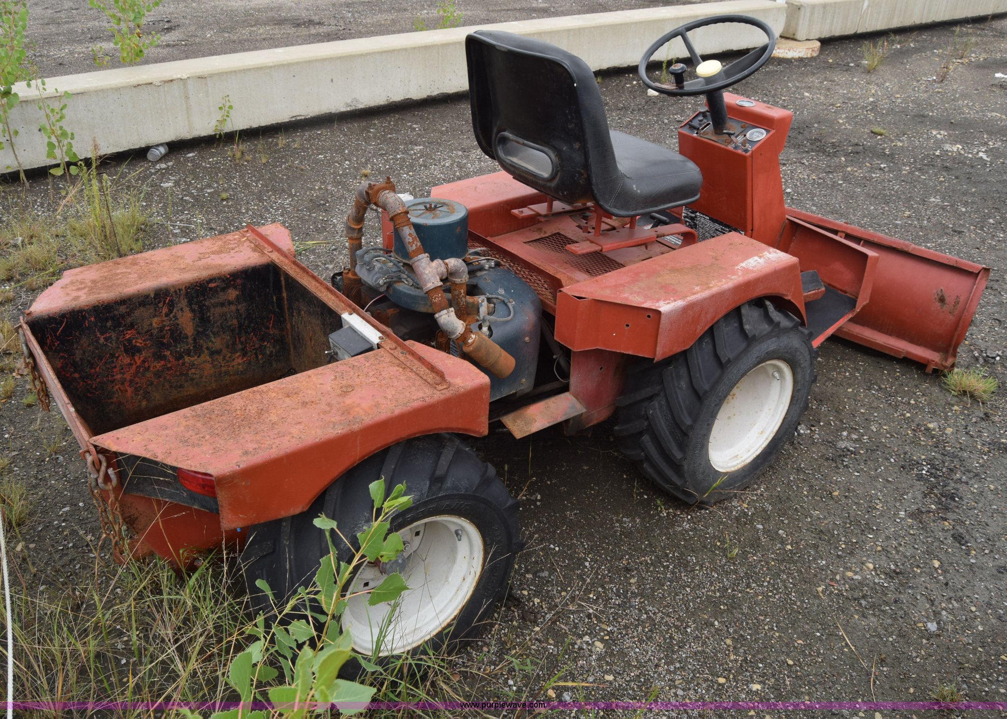 Hesston GMT200 Front Runner lawn tractor in Hesston, KS Item L2594